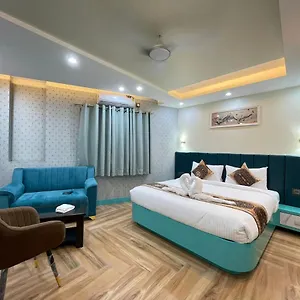3* Hotel Banaras Palace